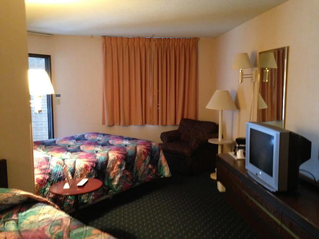Knights Inn Mackinaw City Exteriér fotografie